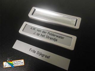 Alu klikhouder 80x20mm, zelfklevend, een gegraveerd plaatje of met transparant plaatje (u kunt er dan zelf een papiertje achter doen).